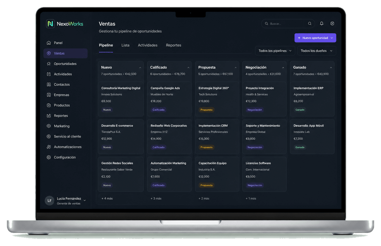 Vista del CRM comercial de NexoWorks en notebook